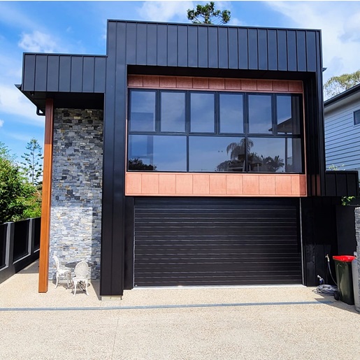 Beautiful blue stone feature wall on the front of a new home in Brisbane.